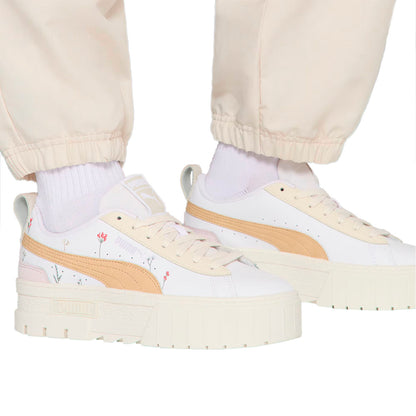 TENIS PUMA MAYZE SECRET GARDEN PARA DAMA COLOR BLANCO BEIGE