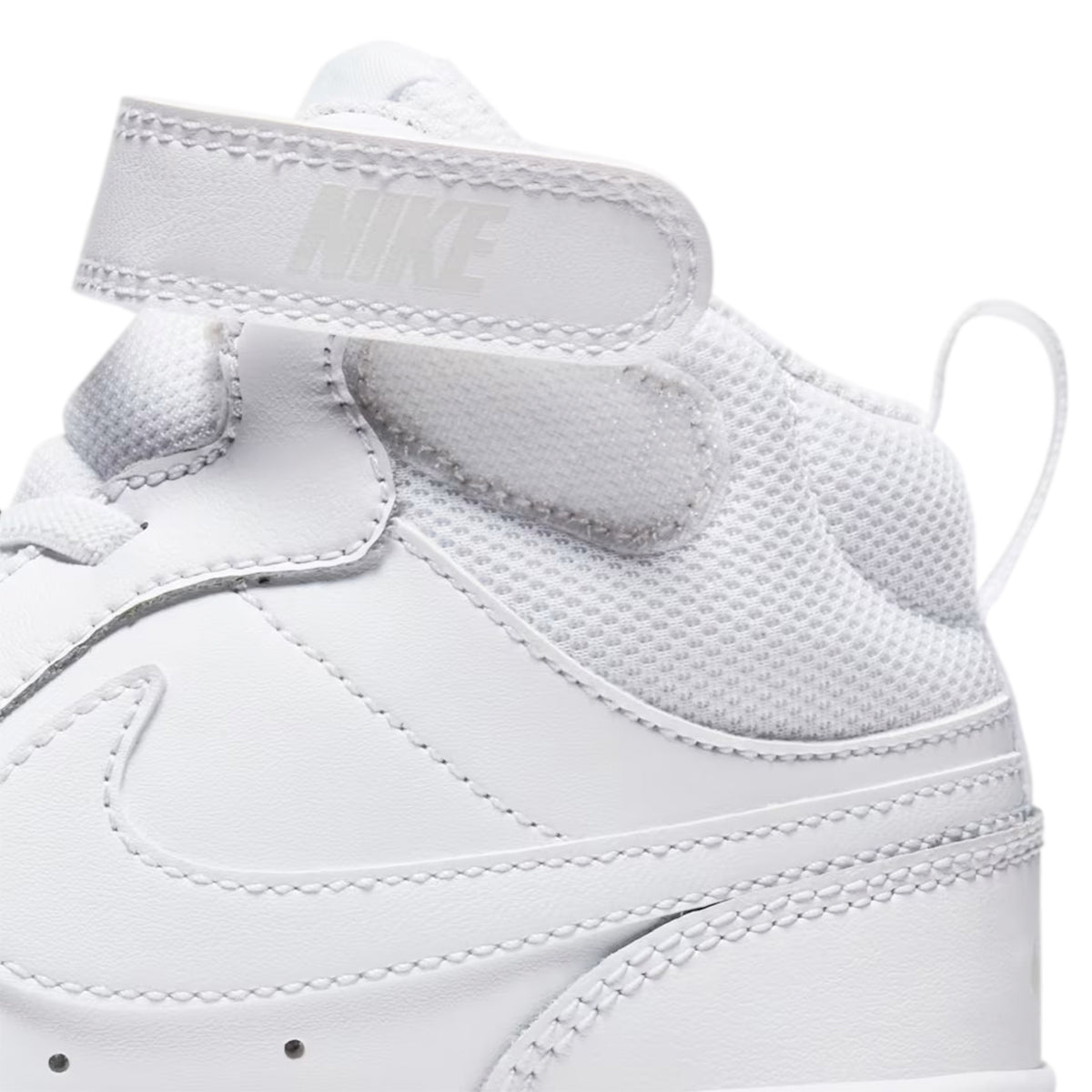 TENIS NIKE COURT BOROUGH MID PARA NIÑO COLOR BLANCO