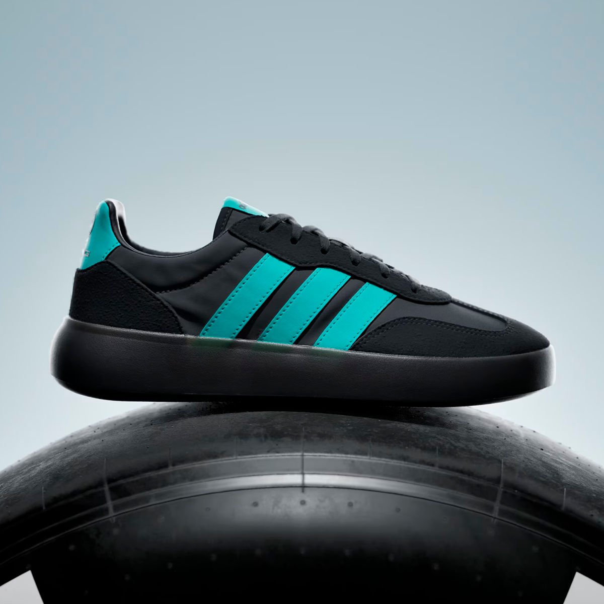 TENIS ADIDAS MERCEDES AMG F1 BARREDA PARA CABALLERO COLOR NEGRO