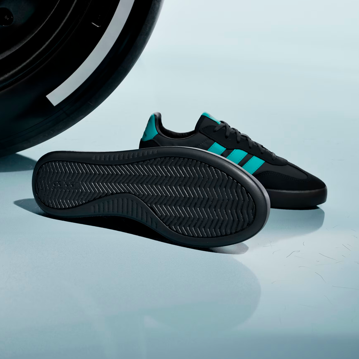 TENIS ADIDAS MERCEDES AMG F1 BARREDA PARA CABALLERO COLOR NEGRO