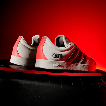TENIS ADIDAS x AUDI REVOLUT VL COURT PARA CABALLERO COLOR BEIGE