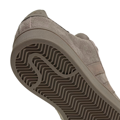 TENIS ADIDAS x AUDI REVOLUT CAMPUS PARA CABALLERO COLOR GRIS